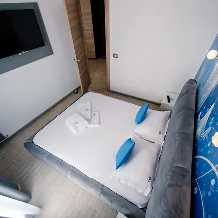 Sim Seaside Apartment
