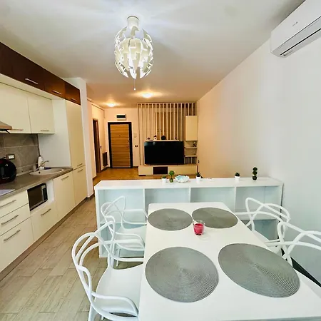 Sim Seaside Apartment *